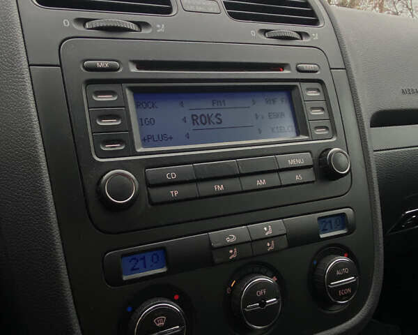 Серый Фольксваген Гольф, объемом двигателя 1.6 л и пробегом 250 тыс. км за 5800 $, фото 49 на Automoto.ua