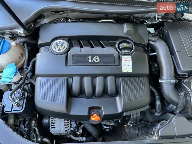Серый Фольксваген Гольф, объемом двигателя 1.6 л и пробегом 220 тыс. км за 5200 $, фото 8 на Automoto.ua
