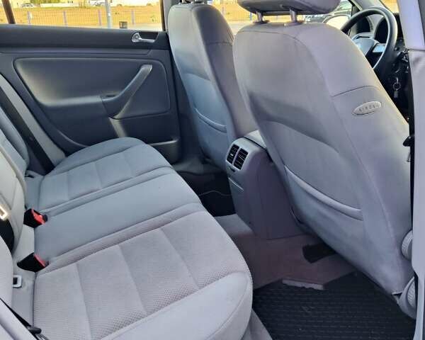 Сірий Фольксваген Гольф, об'ємом двигуна 1.6 л та пробігом 203 тис. км за 6850 $, фото 38 на Automoto.ua