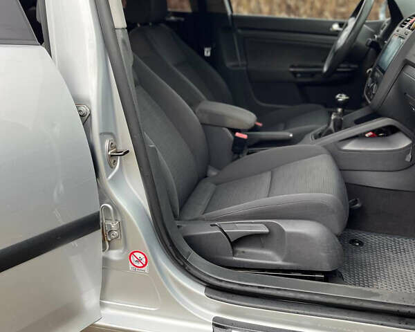 Серый Фольксваген Гольф, объемом двигателя 1.4 л и пробегом 245 тыс. км за 4900 $, фото 28 на Automoto.ua