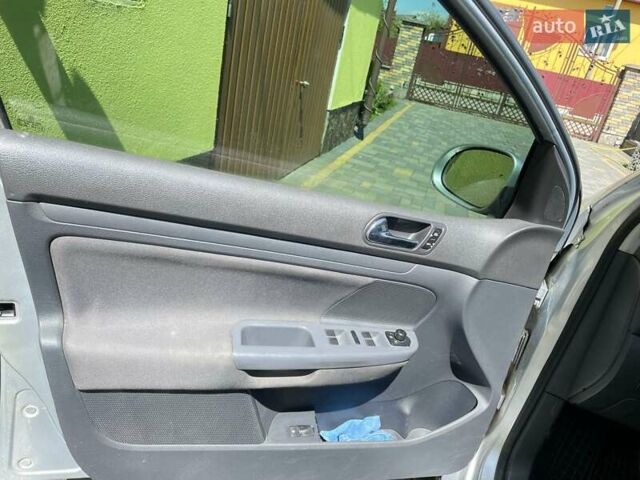 Сірий Фольксваген Гольф, об'ємом двигуна 1.9 л та пробігом 300 тис. км за 4600 $, фото 2 на Automoto.ua