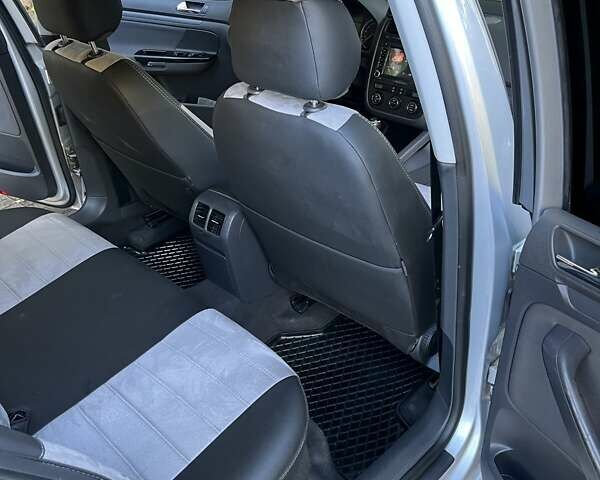 Серый Фольксваген Гольф, объемом двигателя 1.6 л и пробегом 220 тыс. км за 5200 $, фото 9 на Automoto.ua