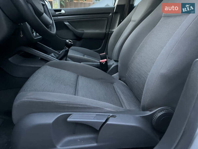 Серый Фольксваген Гольф, объемом двигателя 1.4 л и пробегом 195 тыс. км за 5400 $, фото 34 на Automoto.ua