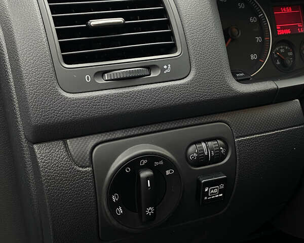 Серый Фольксваген Гольф, объемом двигателя 1.6 л и пробегом 250 тыс. км за 5800 $, фото 44 на Automoto.ua