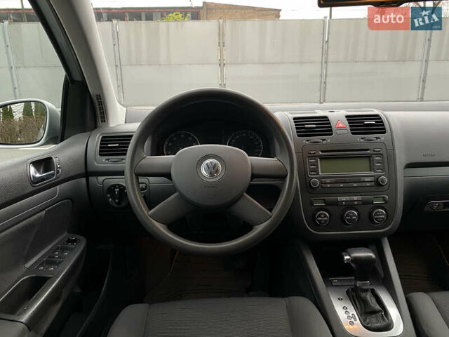 Серый Фольксваген Гольф, объемом двигателя 1.6 л и пробегом 250 тыс. км за 5800 $, фото 30 на Automoto.ua