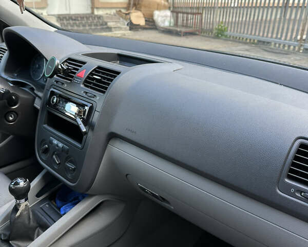 Серый Фольксваген Гольф, объемом двигателя 1.6 л и пробегом 160 тыс. км за 4500 $, фото 25 на Automoto.ua