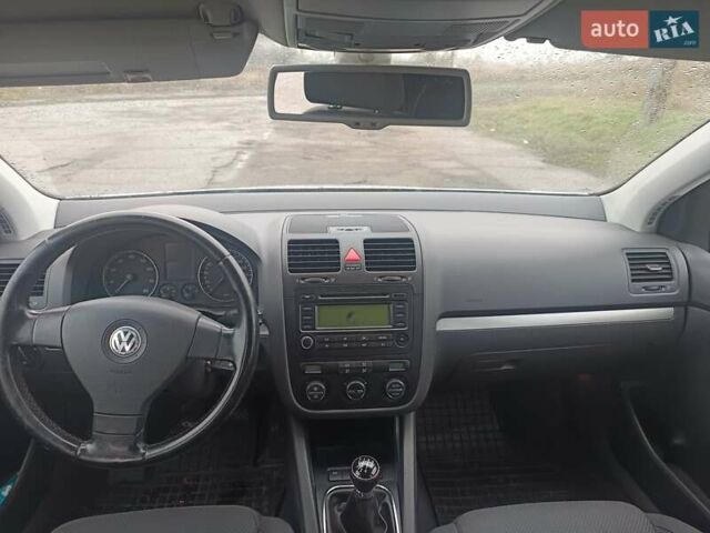 Серый Фольксваген Гольф, объемом двигателя 1.4 л и пробегом 200 тыс. км за 3700 $, фото 7 на Automoto.ua