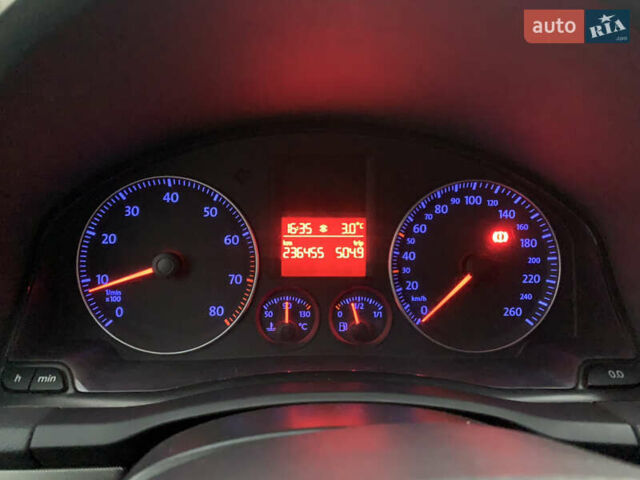 Серый Фольксваген Гольф, объемом двигателя 1.6 л и пробегом 236 тыс. км за 4800 $, фото 15 на Automoto.ua