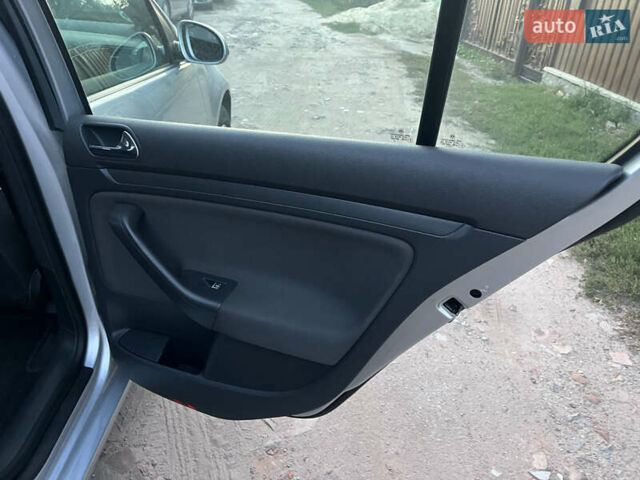 Серый Фольксваген Гольф, объемом двигателя 1.4 л и пробегом 195 тыс. км за 5400 $, фото 40 на Automoto.ua