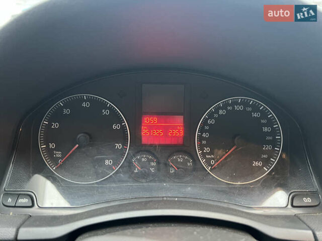 Фольксваген Гольф 2004 в Полтаве на Automoto.ua Серый Фольксваген Гольф, объемом двигателя 1.6 л и пробегом 260 тыс. км за 5500 $, фото 15 на Automoto.ua