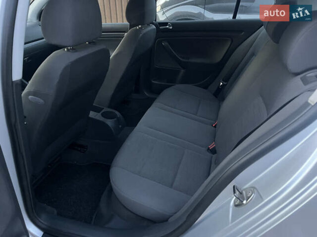 Серый Фольксваген Гольф, объемом двигателя 1.4 л и пробегом 195 тыс. км за 5400 $, фото 36 на Automoto.ua