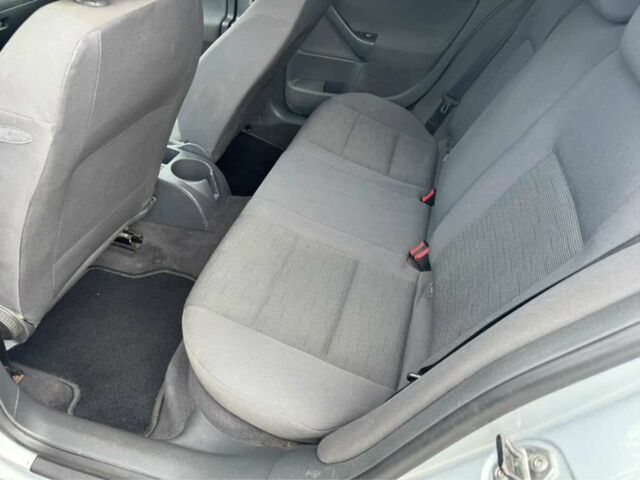 Сірий Фольксваген Гольф, об'ємом двигуна 1.6 л та пробігом 221 тис. км за 5300 $, фото 7 на Automoto.ua