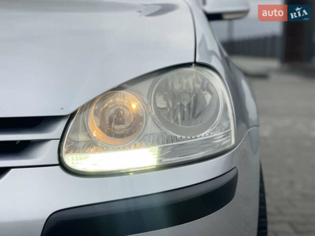 Серый Фольксваген Гольф, объемом двигателя 1.6 л и пробегом 225 тыс. км за 5400 $, фото 6 на Automoto.ua