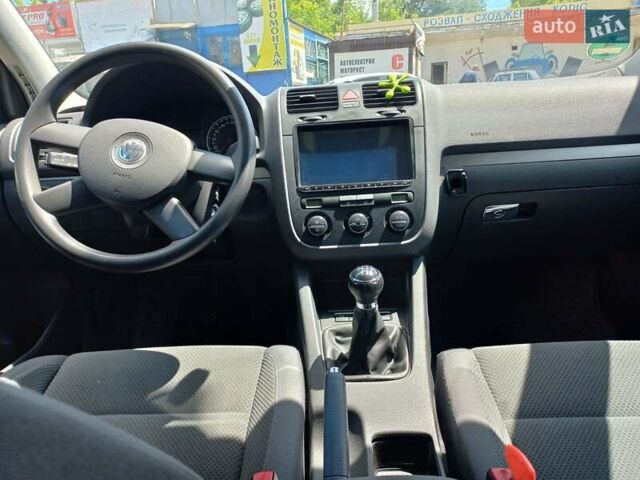 Серый Фольксваген Гольф, объемом двигателя 1.6 л и пробегом 203 тыс. км за 5200 $, фото 8 на Automoto.ua