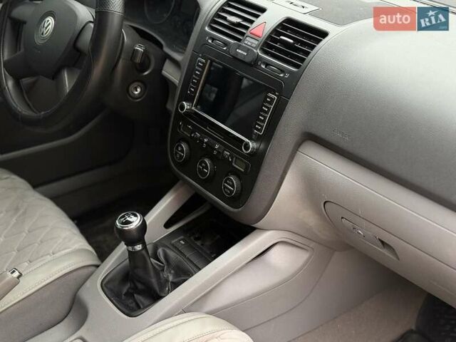 Серый Фольксваген Гольф, объемом двигателя 1.9 л и пробегом 380 тыс. км за 6199 $, фото 24 на Automoto.ua