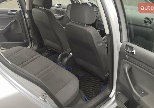 Серый Фольксваген Гольф, объемом двигателя 1.6 л и пробегом 202 тыс. км за 6000 $, фото 7 на Automoto.ua