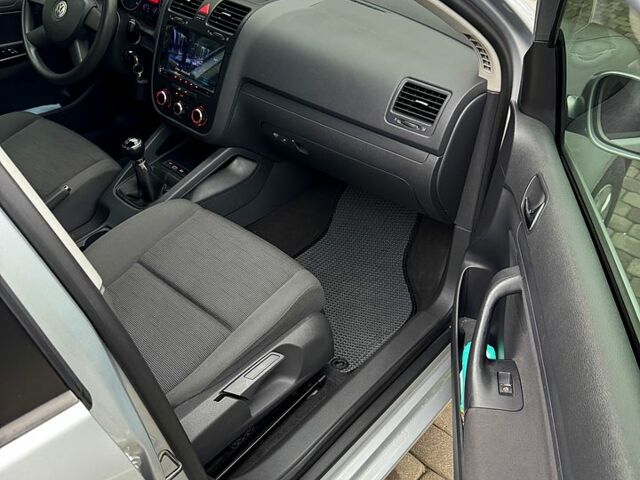 Сірий Фольксваген Гольф, об'ємом двигуна 1.4 л та пробігом 225 тис. км за 5850 $, фото 10 на Automoto.ua