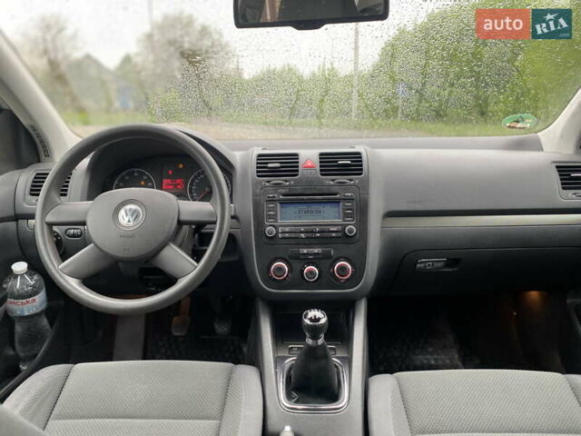 Серый Фольксваген Гольф, объемом двигателя 1.4 л и пробегом 242 тыс. км за 6000 $, фото 7 на Automoto.ua
