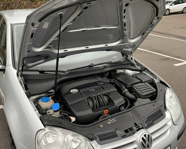 Серый Фольксваген Гольф, объемом двигателя 1.6 л и пробегом 250 тыс. км за 5800 $, фото 52 на Automoto.ua