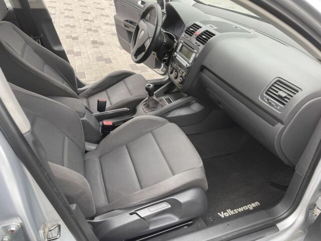 Серый Фольксваген Гольф, объемом двигателя 2 л и пробегом 237 тыс. км за 5800 $, фото 16 на Automoto.ua