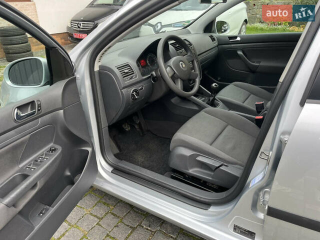 Серый Фольксваген Гольф, объемом двигателя 1.6 л и пробегом 259 тыс. км за 5400 $, фото 17 на Automoto.ua