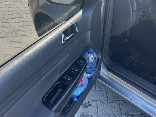 Серый Фольксваген Гольф, объемом двигателя 1.4 л и пробегом 280 тыс. км за 4200 $, фото 19 на Automoto.ua