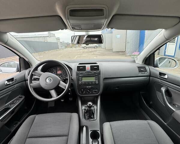 Серый Фольксваген Гольф, объемом двигателя 1.4 л и пробегом 217 тыс. км за 5850 $, фото 8 на Automoto.ua