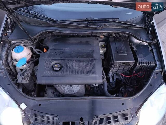 Сірий Фольксваген Гольф, об'ємом двигуна 1.39 л та пробігом 274 тис. км за 4000 $, фото 31 на Automoto.ua