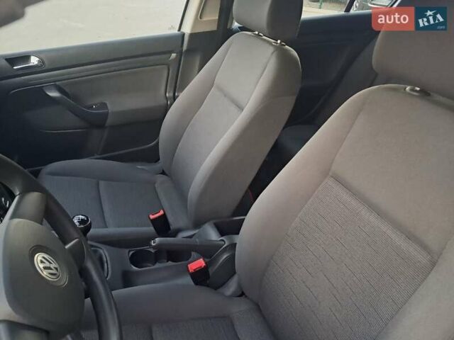 Серый Фольксваген Гольф, объемом двигателя 1.6 л и пробегом 277 тыс. км за 5500 $, фото 16 на Automoto.ua