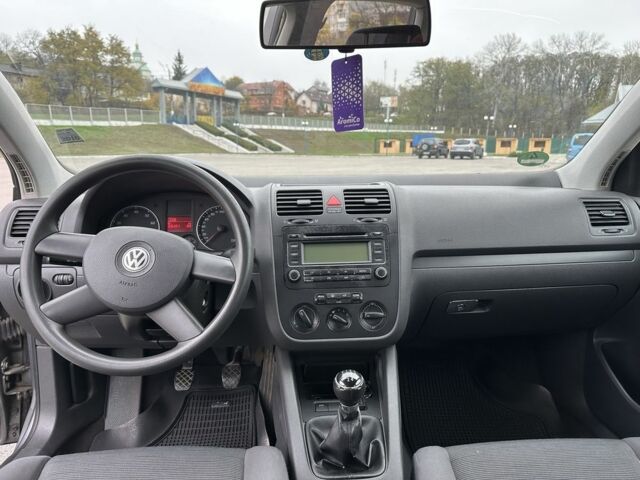 Сірий Фольксваген Гольф, об'ємом двигуна 1.4 л та пробігом 290 тис. км за 4300 $, фото 7 на Automoto.ua