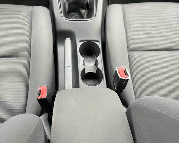 Серый Фольксваген Гольф, объемом двигателя 1.6 л и пробегом 259 тыс. км за 5400 $, фото 27 на Automoto.ua