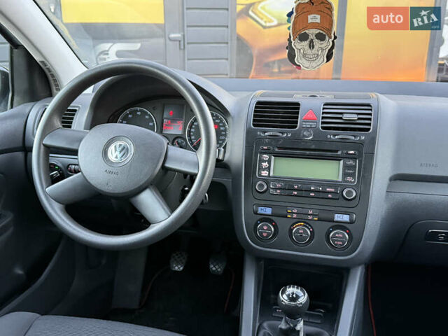 Серый Фольксваген Гольф, объемом двигателя 1.6 л и пробегом 229 тыс. км за 5600 $, фото 34 на Automoto.ua