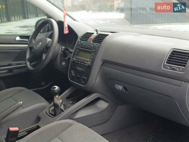 Сірий Фольксваген Гольф, об'ємом двигуна 1.39 л та пробігом 208 тис. км за 3999 $, фото 12 на Automoto.ua