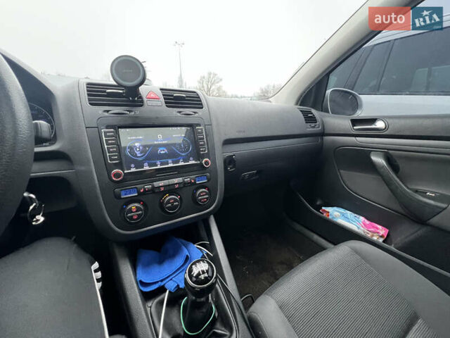 Фольксваген Гольф 2004 в Полтаве на Automoto.ua Серый Фольксваген Гольф, объемом двигателя 1.6 л и пробегом 260 тыс. км за 5500 $, фото 19 на Automoto.ua