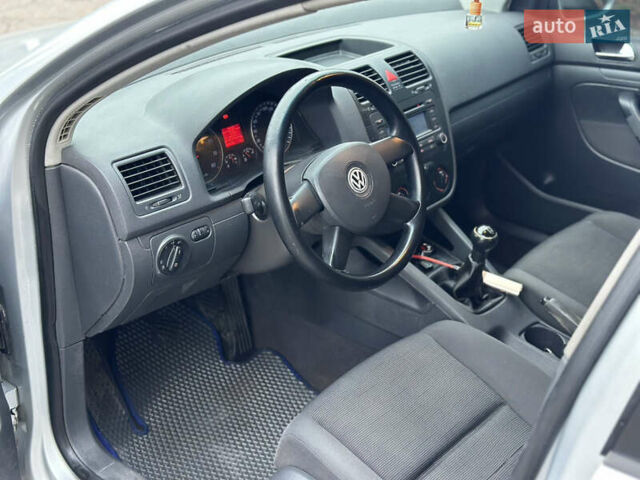 Сірий Фольксваген Гольф, об'ємом двигуна 1.39 л та пробігом 188 тис. км за 4950 $, фото 9 на Automoto.ua