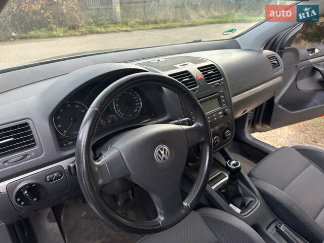 Серый Фольксваген Гольф, объемом двигателя 1.6 л и пробегом 263 тыс. км за 5600 $, фото 16 на Automoto.ua
