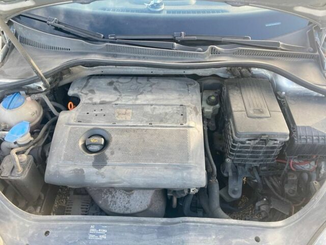 Серый Фольксваген Гольф, объемом двигателя 1.4 л и пробегом 243 тыс. км за 4400 $, фото 7 на Automoto.ua