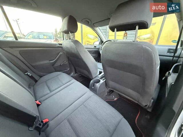 Серый Фольксваген Гольф, объемом двигателя 1.6 л и пробегом 229 тыс. км за 5600 $, фото 32 на Automoto.ua