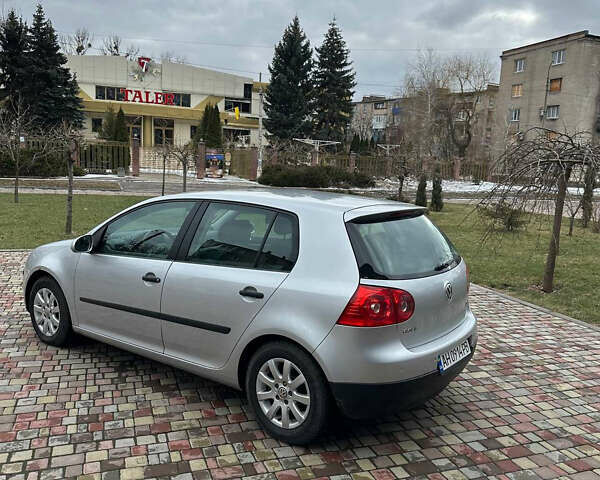 Сірий Фольксваген Гольф, об'ємом двигуна 1.39 л та пробігом 200 тис. км за 5300 $, фото 3 на Automoto.ua