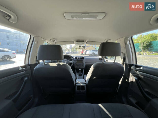 Фольксваген Гольф 2004 у Луцьку на Automoto.ua Сірий Фольксваген Гольф, об'ємом двигуна 1.6 л та пробігом 261 тис. км за 5400 $, фото 16 на Automoto.ua