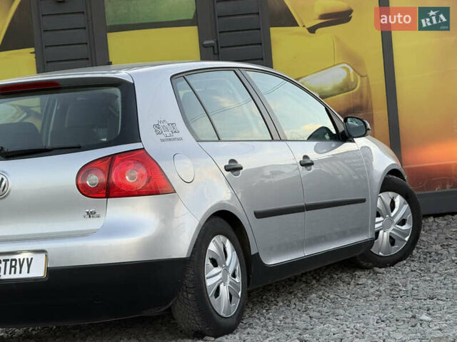 Серый Фольксваген Гольф, объемом двигателя 1.6 л и пробегом 229 тыс. км за 5600 $, фото 22 на Automoto.ua