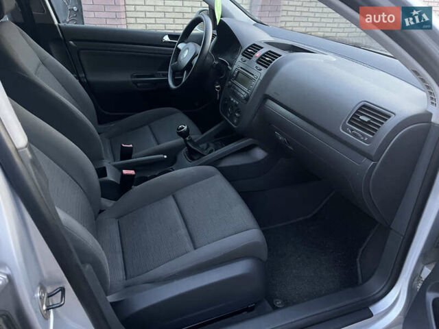 Серый Фольксваген Гольф, объемом двигателя 1.4 л и пробегом 195 тыс. км за 5400 $, фото 41 на Automoto.ua