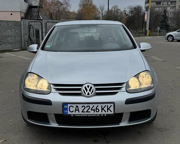 Серый Фольксваген Гольф, объемом двигателя 1.4 л и пробегом 217 тыс. км за 5850 $, фото 1 на Automoto.ua