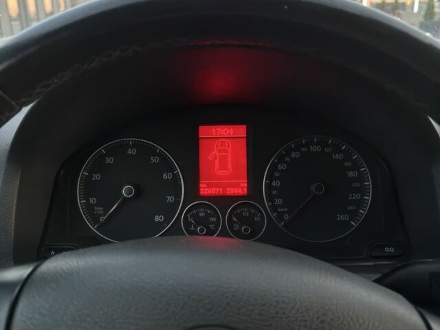 Сірий Фольксваген Гольф, об'ємом двигуна 1.6 л та пробігом 222 тис. км за 4400 $, фото 8 на Automoto.ua