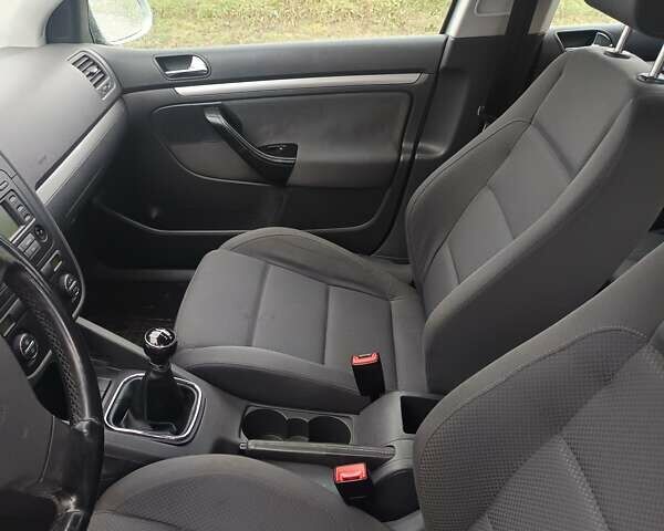 Серый Фольксваген Гольф, объемом двигателя 1.4 л и пробегом 200 тыс. км за 3700 $, фото 8 на Automoto.ua