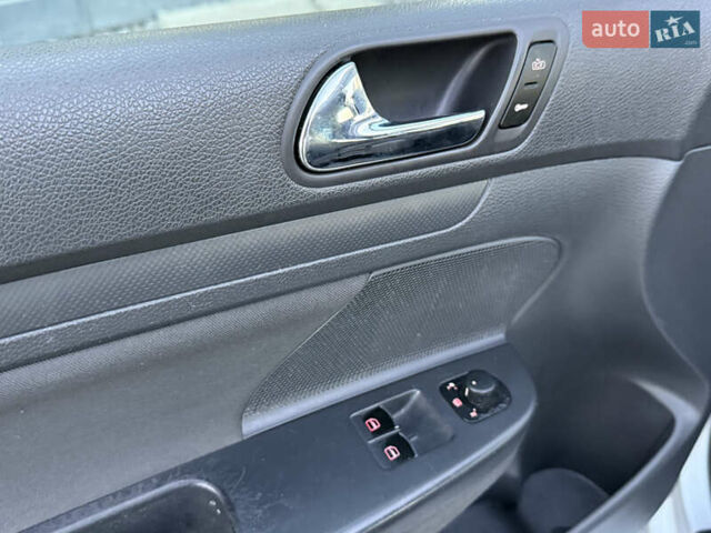 Серый Фольксваген Гольф, объемом двигателя 1.6 л и пробегом 229 тыс. км за 5600 $, фото 40 на Automoto.ua