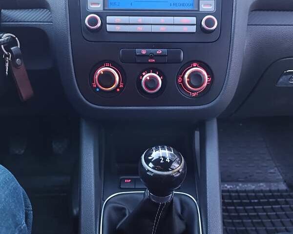 Сірий Фольксваген Гольф, об'ємом двигуна 1.39 л та пробігом 274 тис. км за 4000 $, фото 28 на Automoto.ua