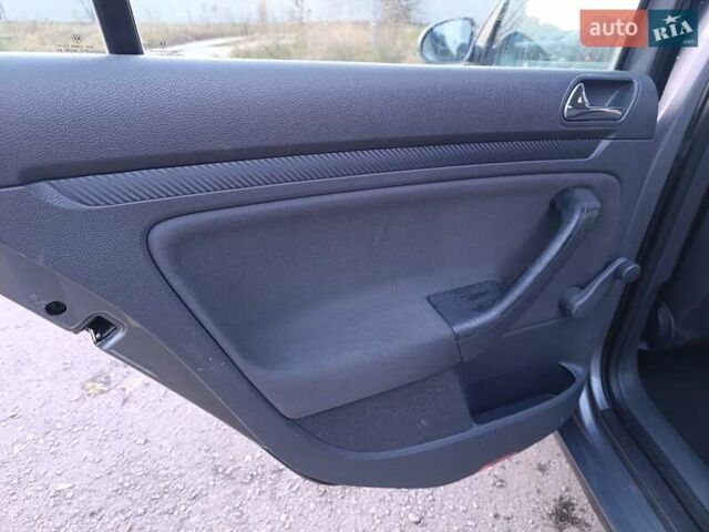 Сірий Фольксваген Гольф, об'ємом двигуна 1.39 л та пробігом 274 тис. км за 4000 $, фото 24 на Automoto.ua