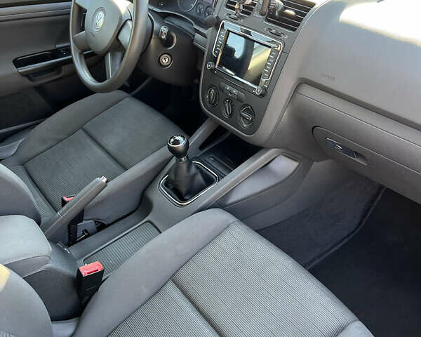 Фольксваген Гольф 2004 у Луцьку на Automoto.ua Сірий Фольксваген Гольф, об'ємом двигуна 1.6 л та пробігом 261 тис. км за 5400 $, фото 7 на Automoto.ua