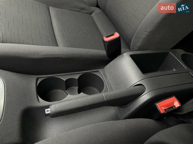 Серый Фольксваген Гольф, объемом двигателя 1.6 л и пробегом 250 тыс. км за 5800 $, фото 51 на Automoto.ua